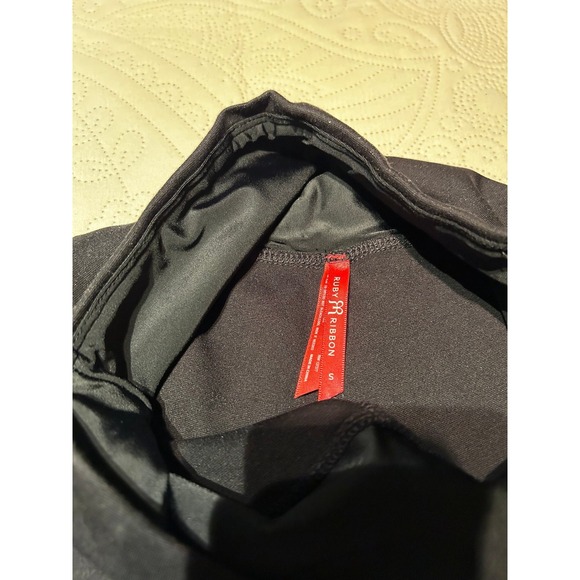 Ruby Ribbon Leggings - Picture 2 of 2